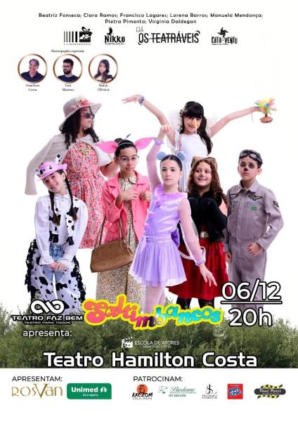 Pôster do espetáculo 'Os Saltimbancos', com elenco em trajes coloridos e expressão alegre, anunciando a apresentação no Teatro Hamilton Costa em 06/12 às 20h.