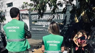 Ações da campanha em Divinópolis com abordagem social e limpeza de espaço público