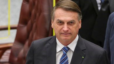 Alexandre de Moraes mantém Jair Bolsonaro em prisão domiciliar e determina apreensão de armas