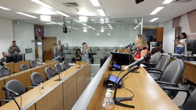 Audiência pública na ALMG sobre contratos de material didático da rede estadual