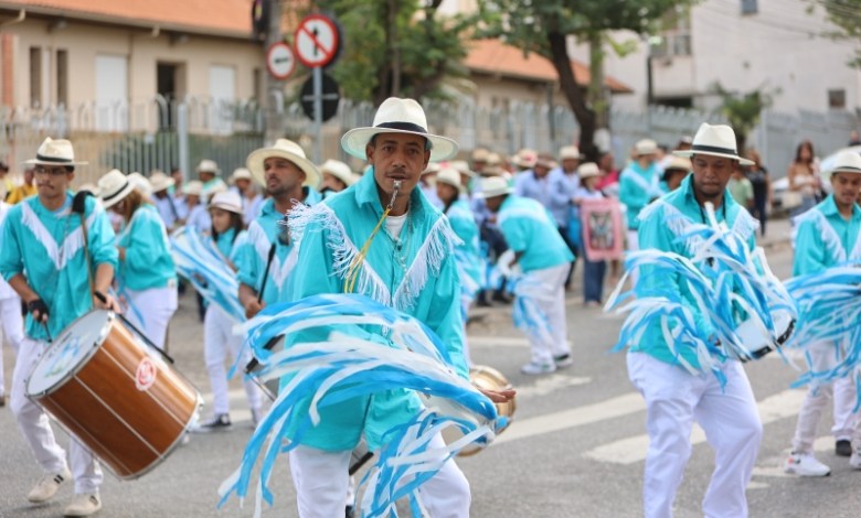 Festas de Reinado em Divinópolis com calendário de celebrações em bairros e comunidades