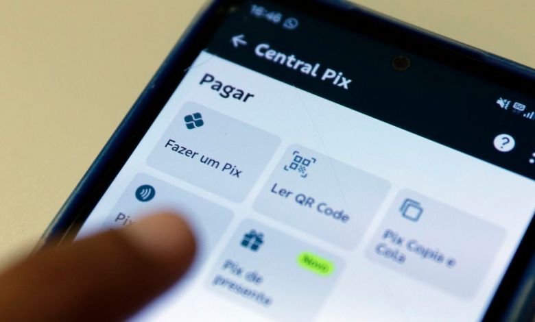 Tela de aplicativo com operação de Pix e alerta sobre contestação de devolução por fraude