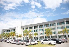 Fachada do Centro Administrativo da Prefeitura de Divinópolis após a normalização do abastecimento de água