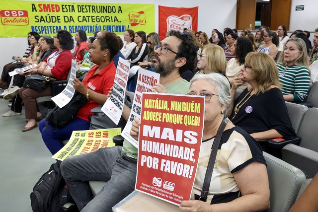 Professores de Belo Horizonte discutem readaptação funcional em reunião na ALMG