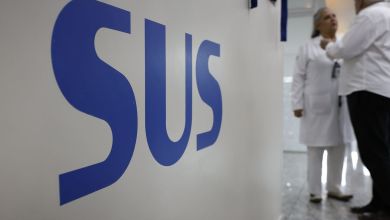 Frascos de medicamentos usados no tratamento de câncer de pulmão no SUS